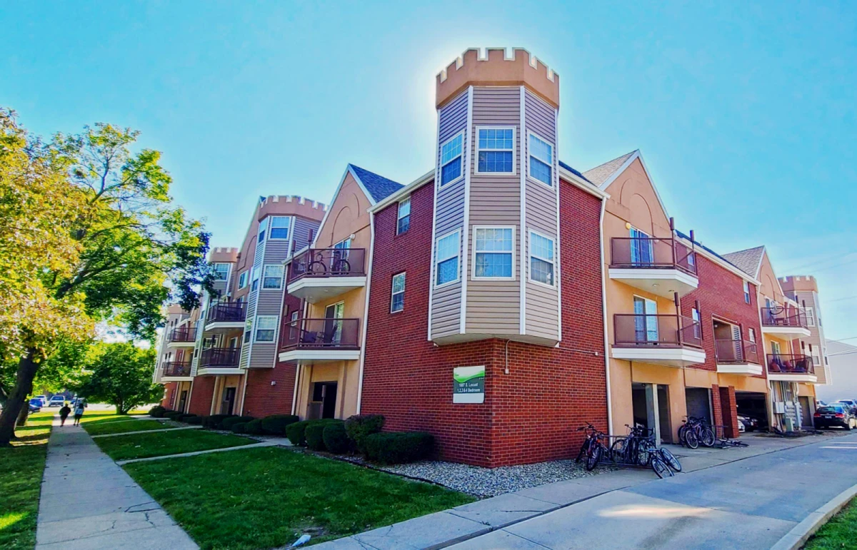 1007 S. Locust St Champaign IL - Champaign student accommodation