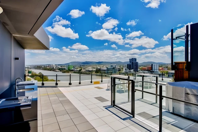 25 Bouquet St 1