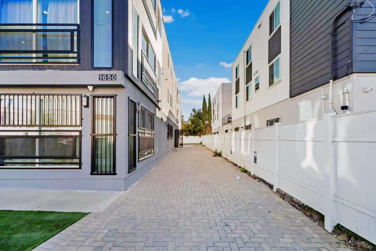 1650 W. 35th St 0