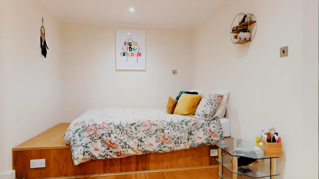 Pont Street 24866# 4