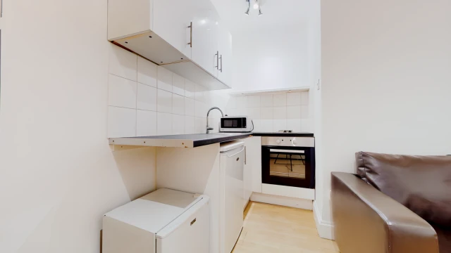 Finchley Road 25006# 4
