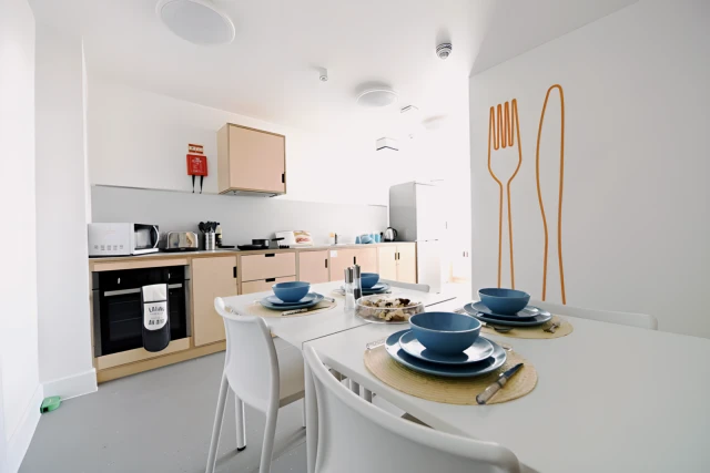 Surrey House 4