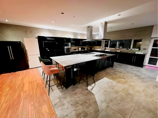 Busby Place 25370# 2