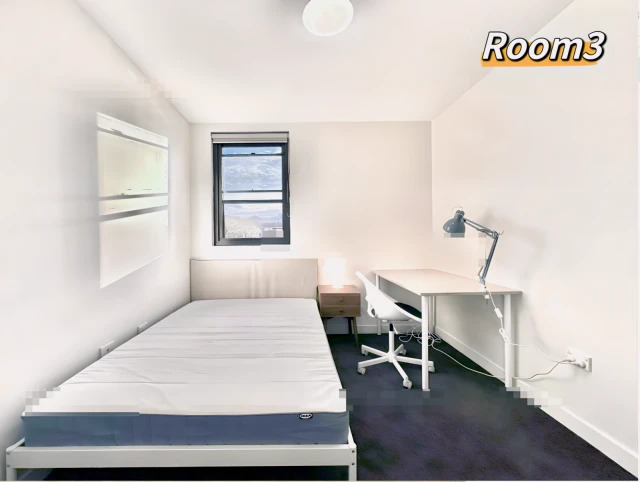 32 Barker St(01332) 4