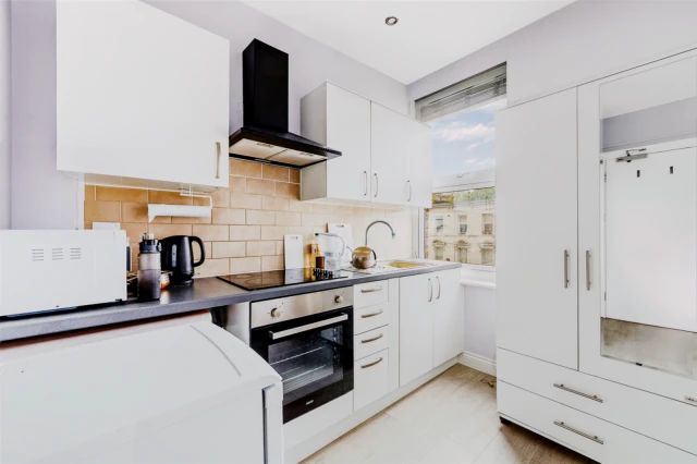 Warwick Road, London 1