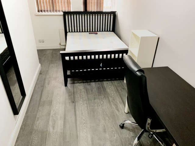 236 Sir Henry Parkes Road - Coventry student accommodation - room 2