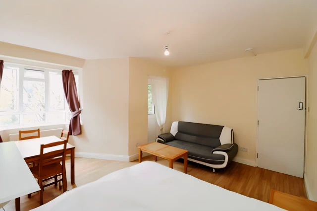 White City Estate 26495# 4