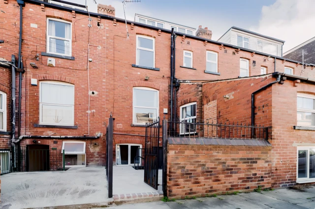 Hyde Park Road 26597# 1