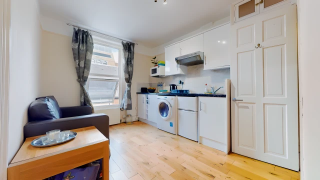 Cheniston Gardens 27353# 2