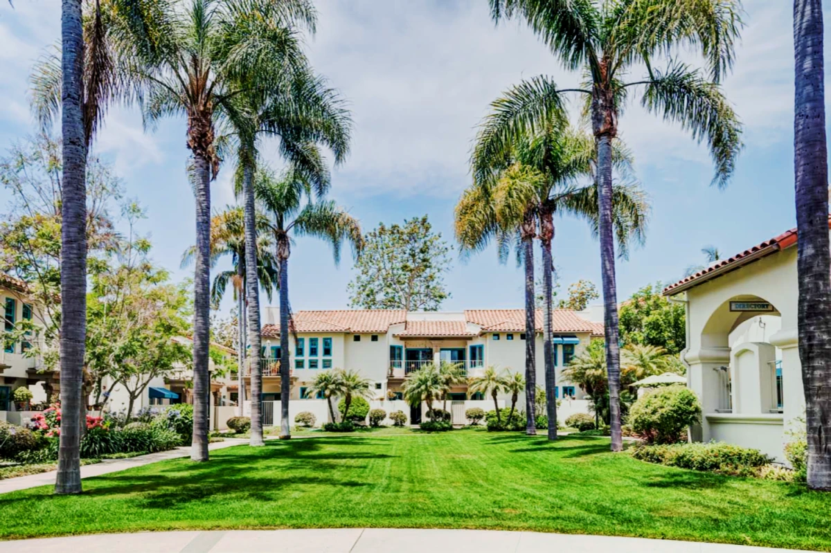Rancho Franciscan Apartments - Santa Barbara student accommodation