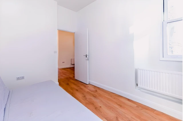 LH-Camden High Street 3