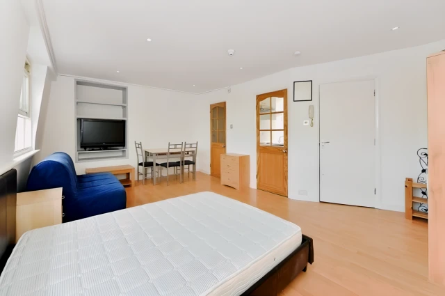 Kensington High Street 28110# 4