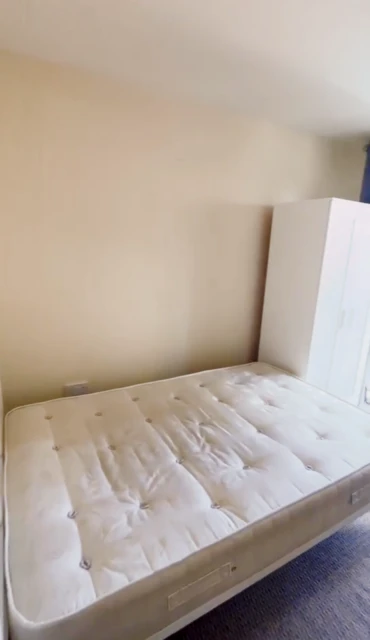 Entire Place·2B2B···48 Westside Two, 20 Suffolk Street 4