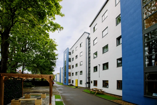 Station Court 3