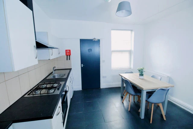 22 Dixon Street 2