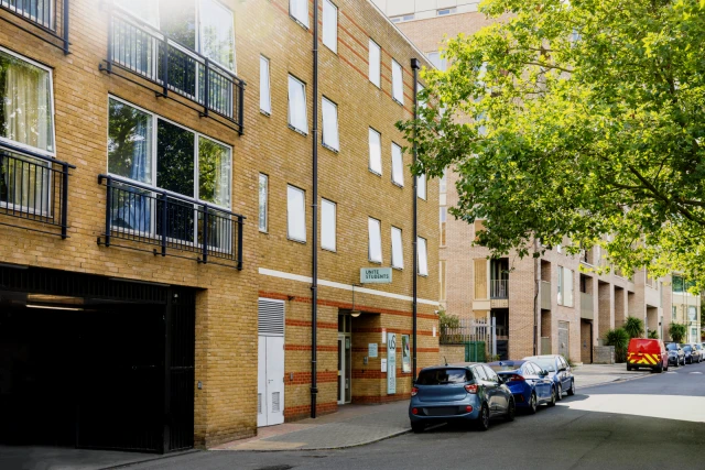 Ewen Henderson Court 2