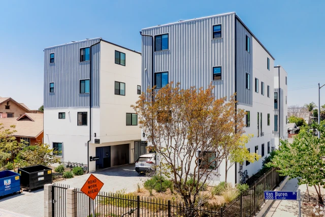 3003 1/2 Van Buren Pl 3