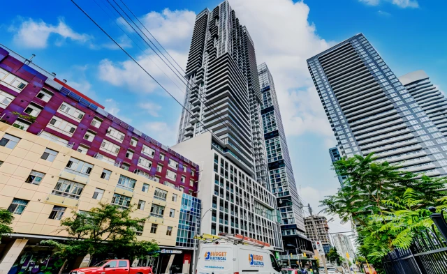Dundas Square Gardens Condos 3