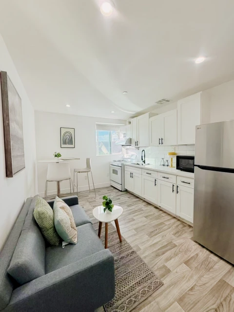 1426 1/2 W 35th St 1