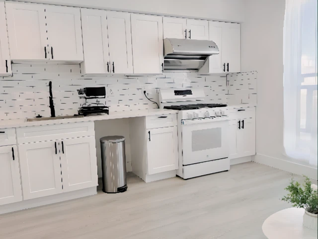 1415 1/2 W 35th Pl 4