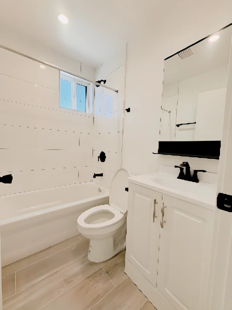 1415 1/2 W 35th Pl 3