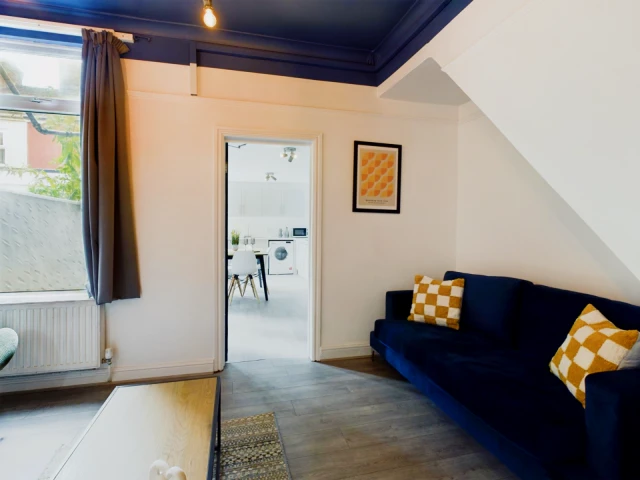 6 Albert Edward Road 1