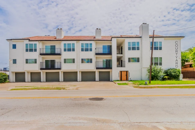 Courtyard Condos Dallas 2