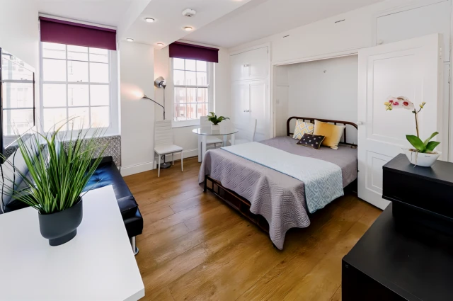 LH-Queens‘ Court 3