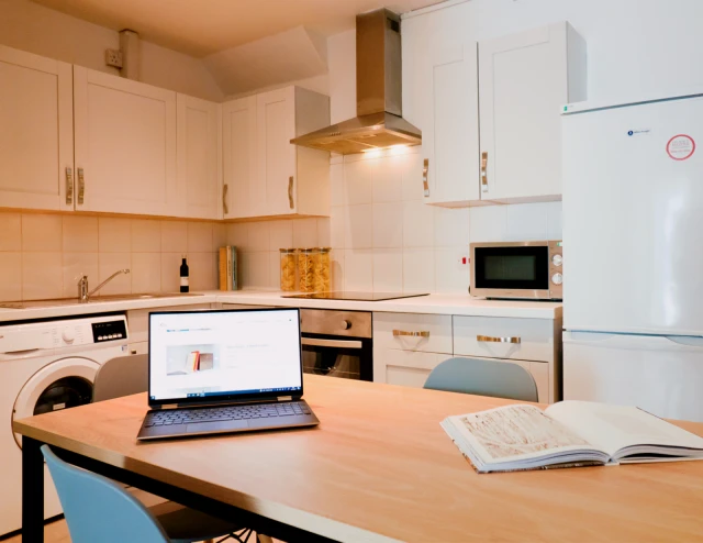 Flat 1, 328 Claremont Road 1