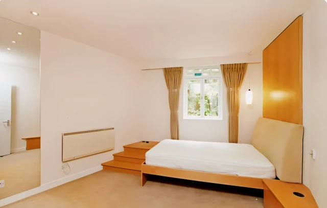 LH-Rosebery Avenue 1