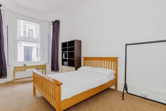 Hogarth Road, Earls Court 4