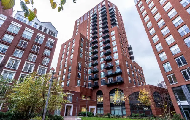 7a Exchange Gardens, London, SW8 1GG 1