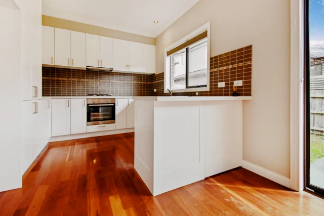 4/649 Canterbury Road, Vermont 1