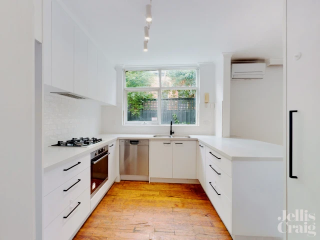 2/15 Illawarra Road, Hawthorn 4