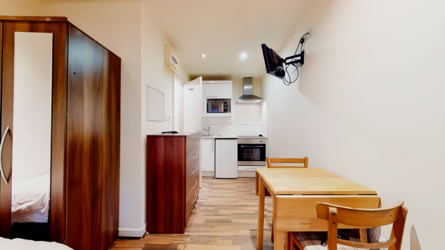 Chatsworth Road 12870# 3