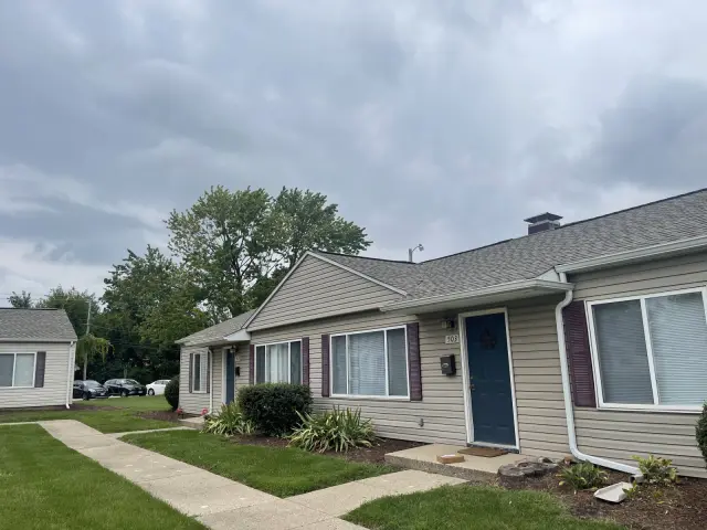 505 E. Fairlawn, Urbana, IL 61801 1