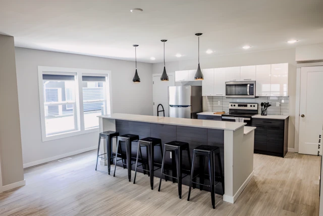 103 E. Daniel, Champaign 4