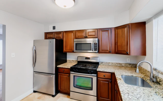 Cromwell Apartments 4