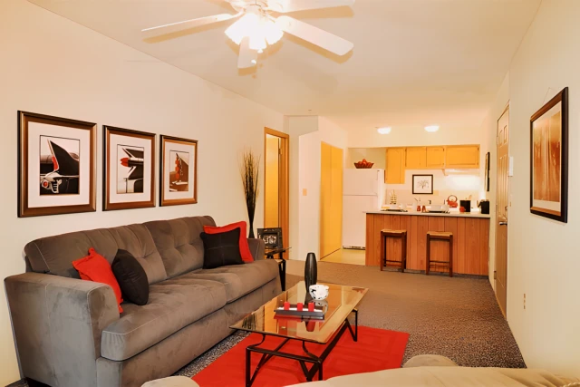 1008 W. Main, Urbana 3