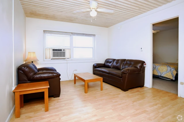 102 N. Gregory, Urbana, IL 61801 3