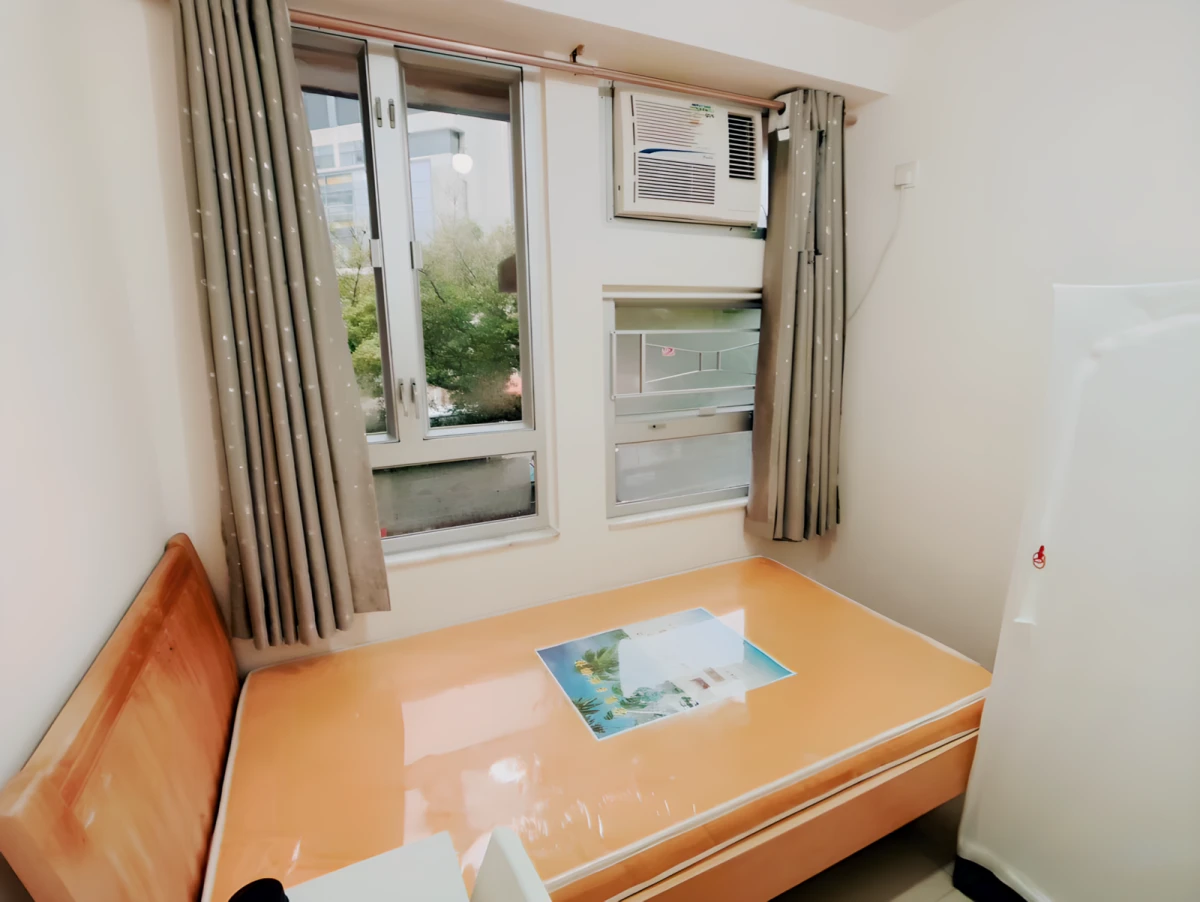 Siu Hong Court Three Bedrooms One Bathroom Phase 17 (male) 0