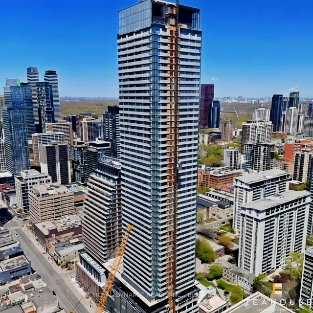 1006 - 501 Yonge St 1