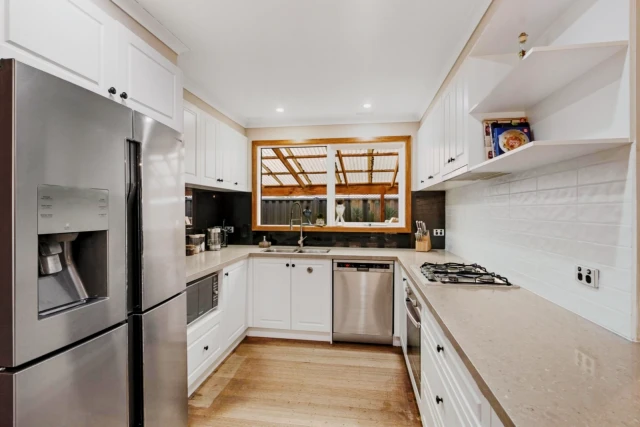 1 Davison Street, Mitcham 2