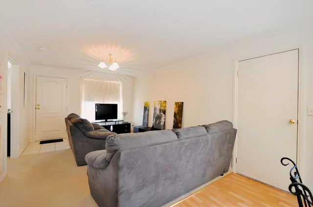 6 Somerset Avenue, Lake Gardens 3