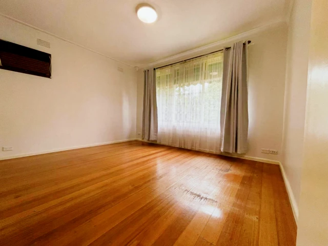 7 Charles Street, Bentleigh East 4