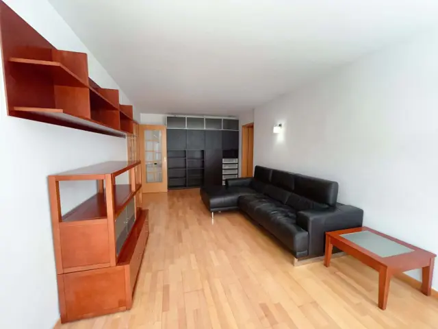 Spacious 2 bedroom apartment in Olaias 0