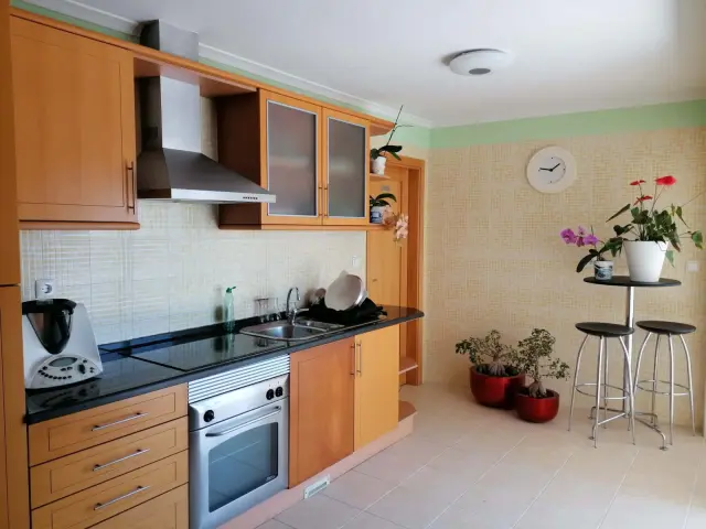 Spacious and bright 2 bedroom apartment in Sintra 2