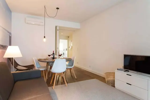 Chic 1-bed flat, moments to Rato subway 2