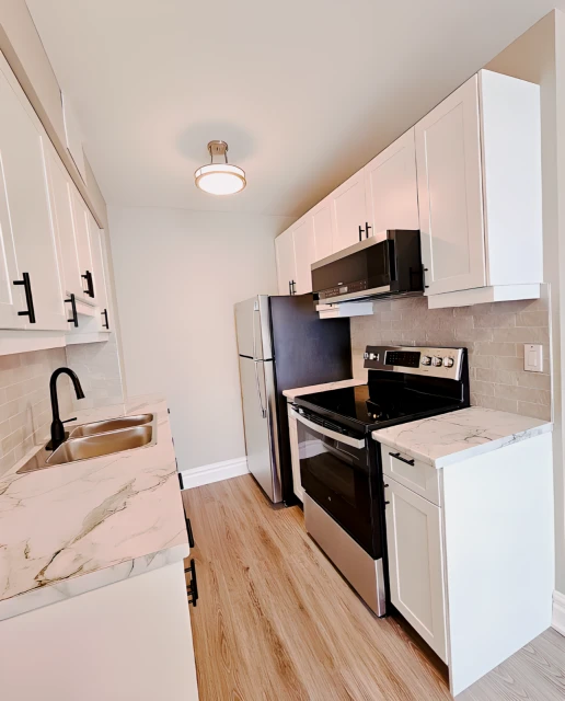 405 - 101 Queen St S 4