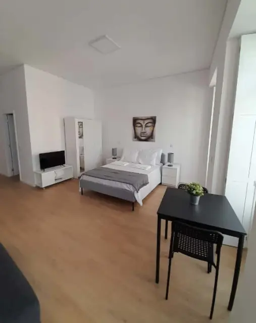 Studio - Rua de Cedofeita 2nd floor front 1